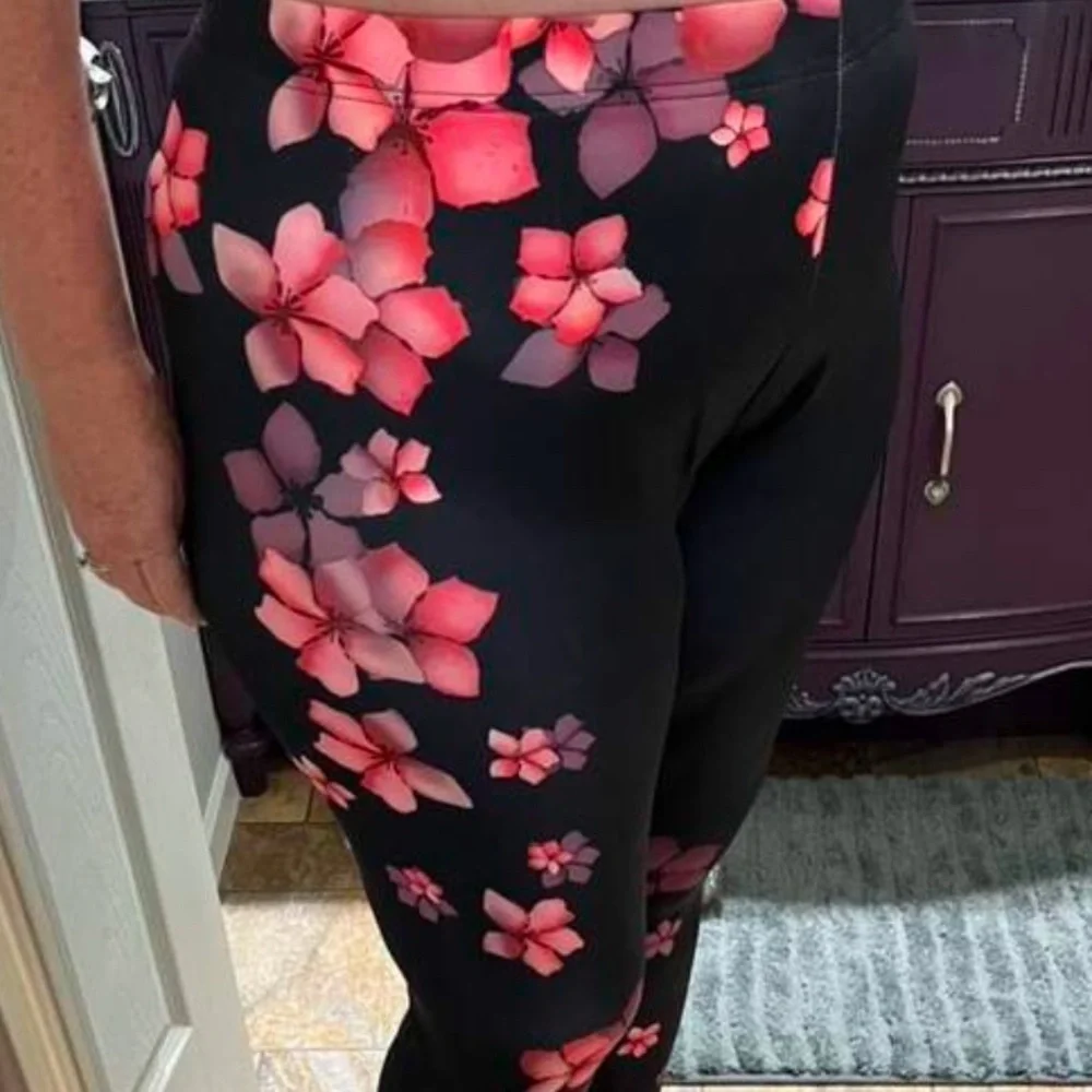 Women's Printed Leggings - Picture 5 of 5